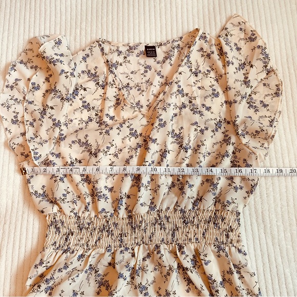 Floral Print V-Neck Dress - Picture 9 of 11